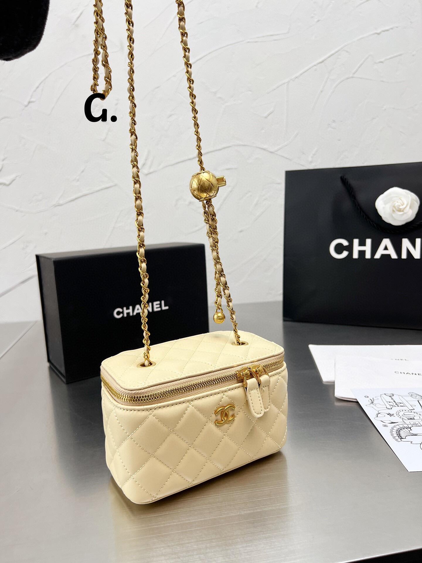 【 特別なオファー】すぐ届く!【シャネル】ヴァニティーケース 関税込み CHANEL